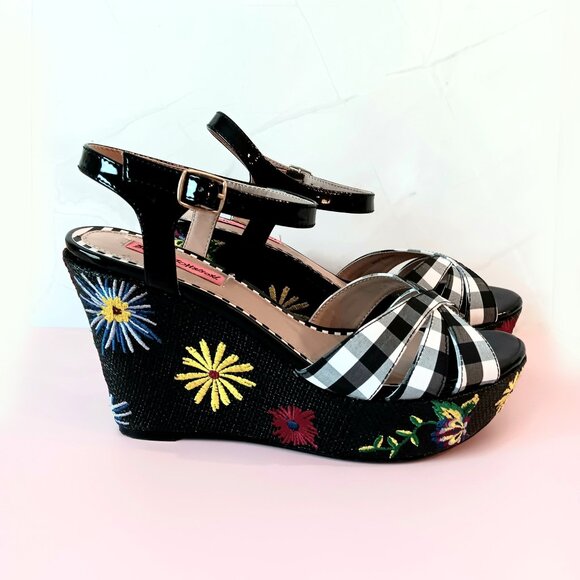 EUC ~ BETSEY JOHNSON Floral Embroidered Platform Wedge Sandals ~ Size: 9.5 - Picture 1 of 10